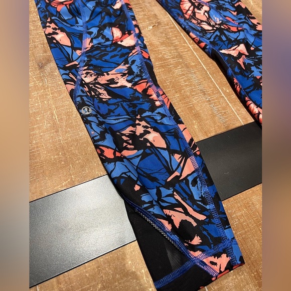 💙 Lululemon Inspire Tight II crop
Paint Storm Harbor Blue Multi - Picture 6 of 8